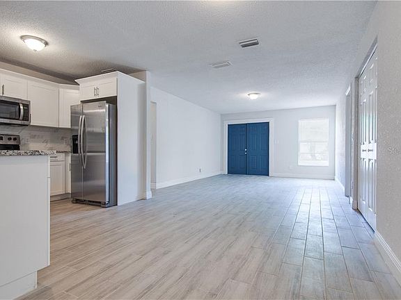 4th image of 3214 Lancaster Ln