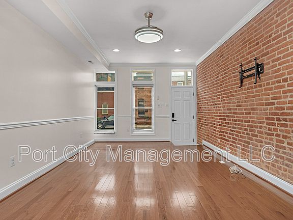 4th image of 2 W Clement St