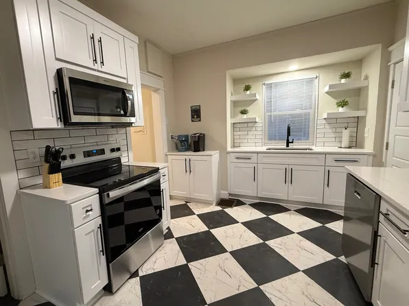 1521 Rhode Island St, Lawrence, KS 66044