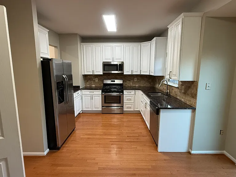 2427 Clover Field Cir — Photo 10