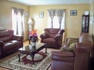 24 Pickwick Ln, Willingboro, NJ 08046