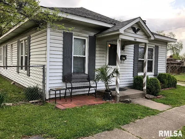 1000 S Elm St, Centralia, IL 62801