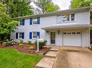 4625 Willet Dr, Annandale, VA 22003