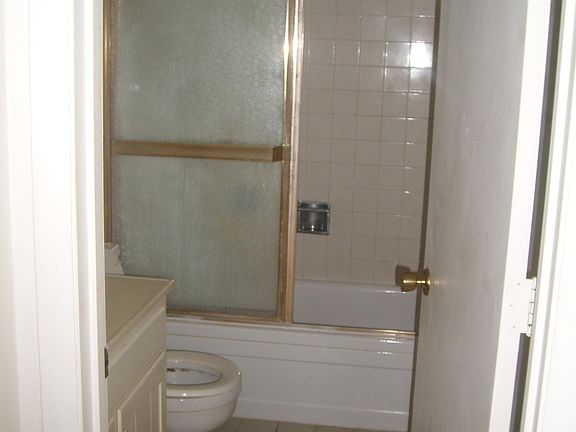 5th image of 914 S Jefferson St