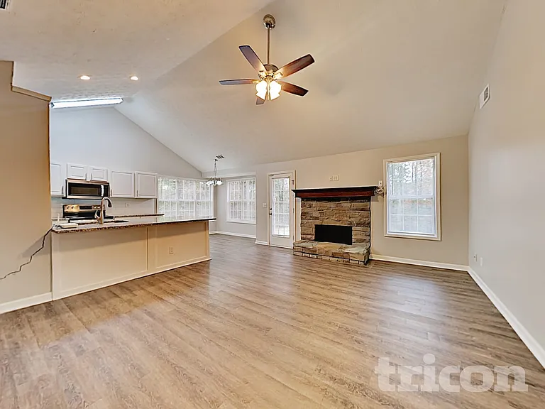 312 Reisling Dr — Photo 4