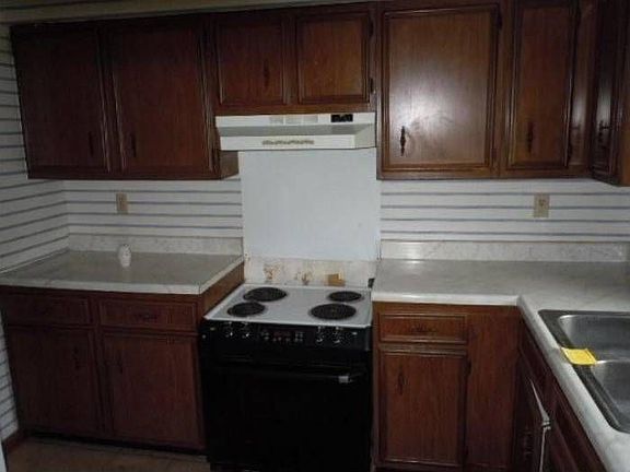 2nd image of 643 Berkshire Dr