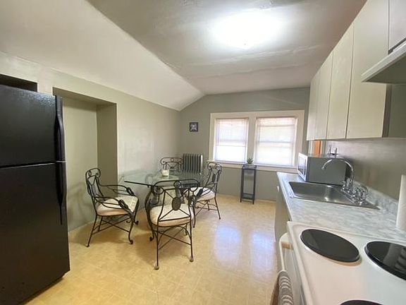 3rd image of 14 Wadsworth Ave Floor 2