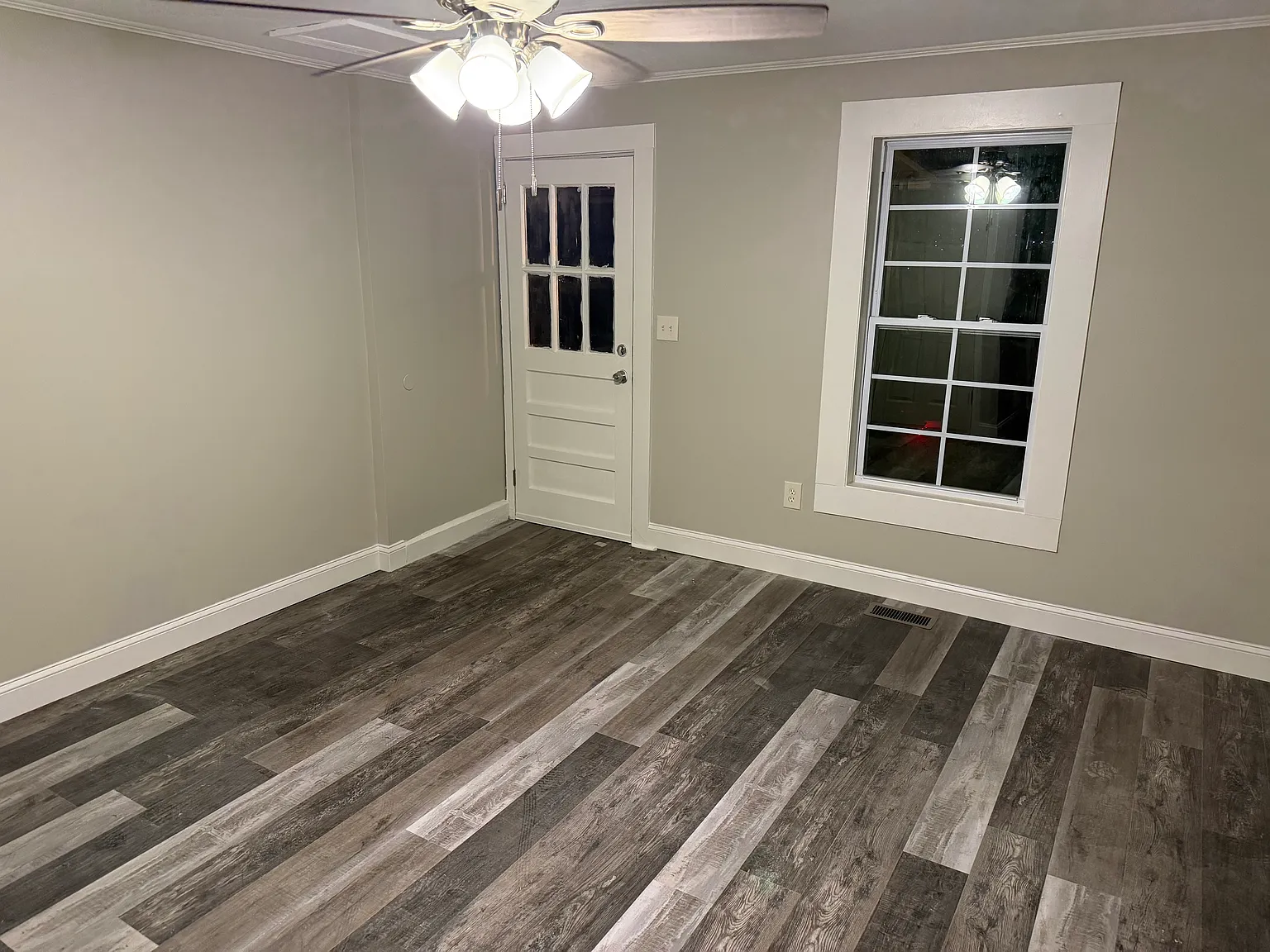 1419 Forest Ave — Photo 4