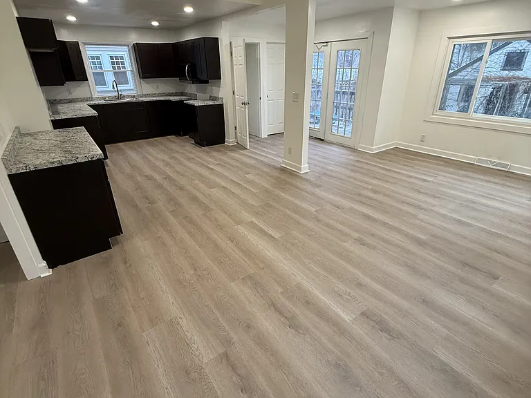 1425 Camp Ave — Photo 3