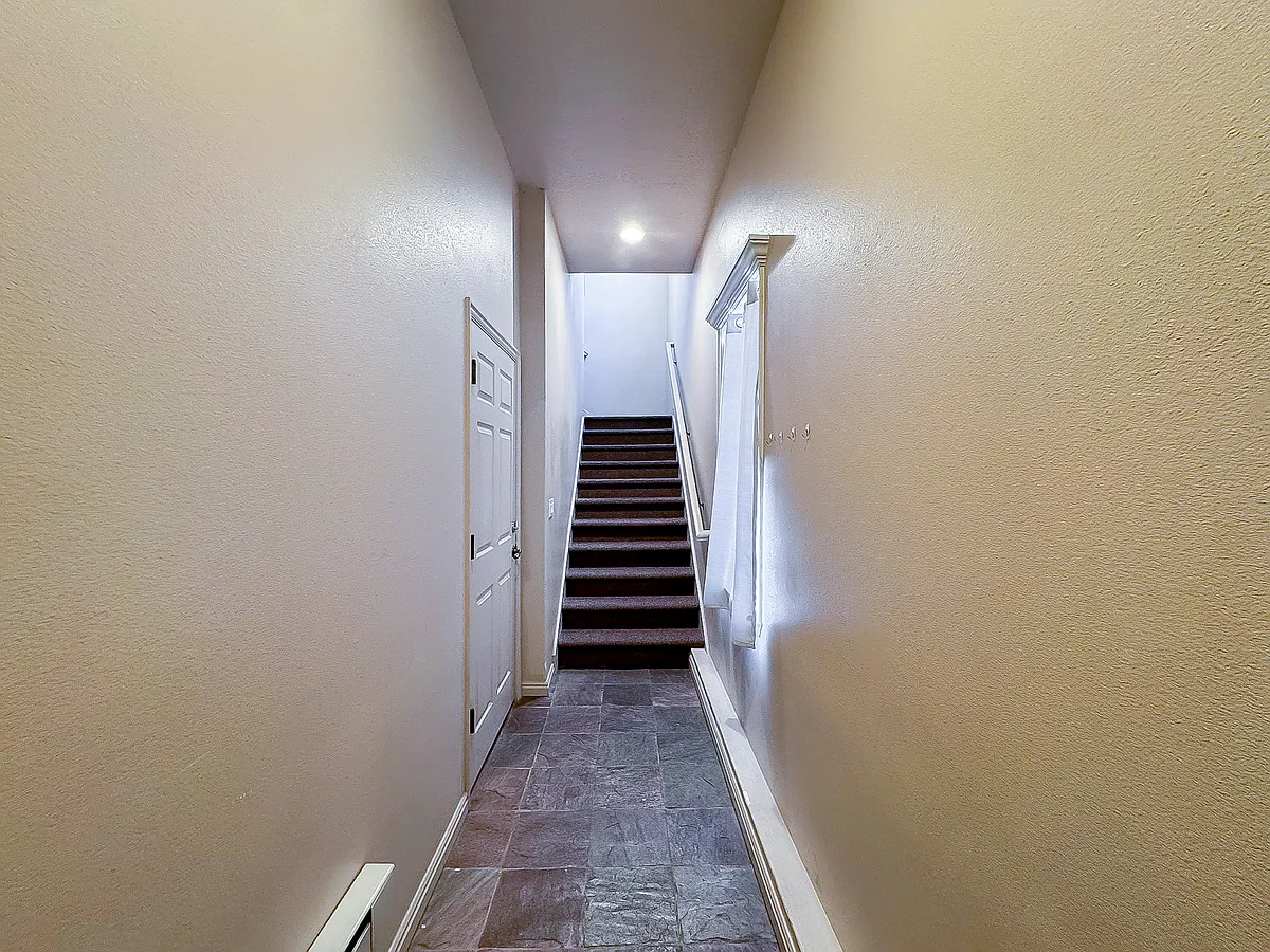 Building Photo - 1015 Canyon Meadow Dr #3