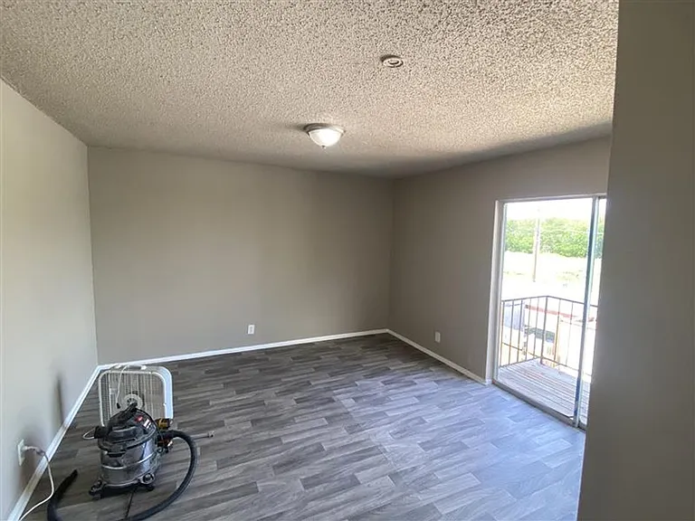 1208 Churing Dr — Photo 14
