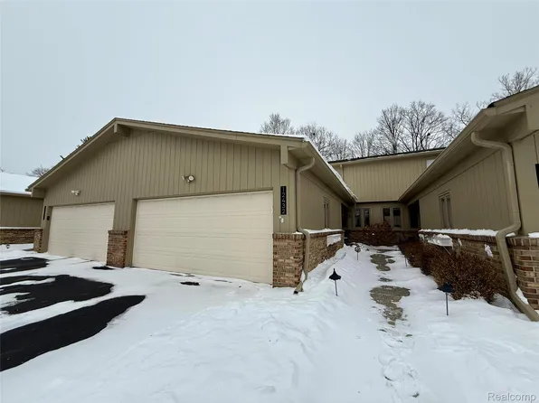 12432 Pinecrest Dr #28, Plymouth, MI 48170