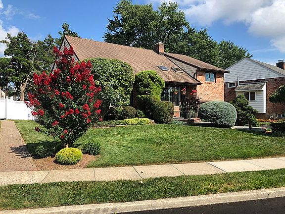 3rd image of 12 Dogwood Pl