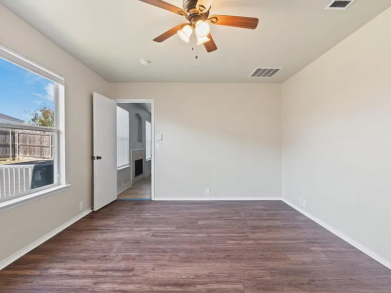 1300 Mallard Dr — Photo 16
