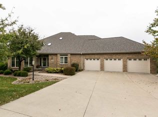 12189 Forest Meadow Dr, Dubuque, IA 52001
