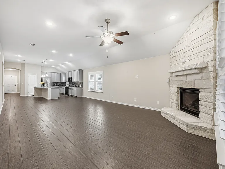 405 Windward Dr — Photo 10