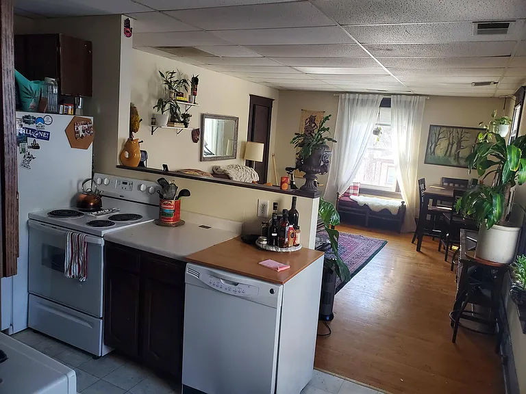 1523 3rd St NE — Photo 5