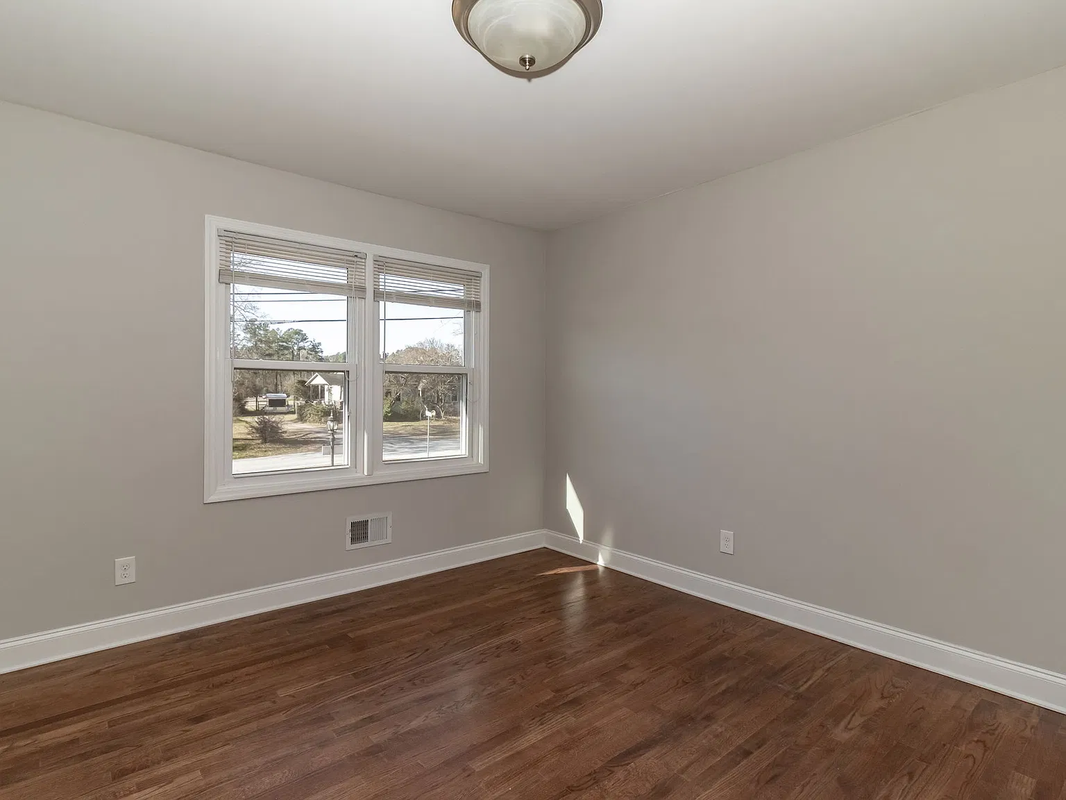 3 bed, 1784 sqft, $2,200 — Photo 3