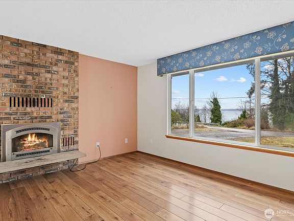3rd image of 967 Edgecliff Drive