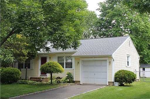 2nd image of 14 Netherwood Cir