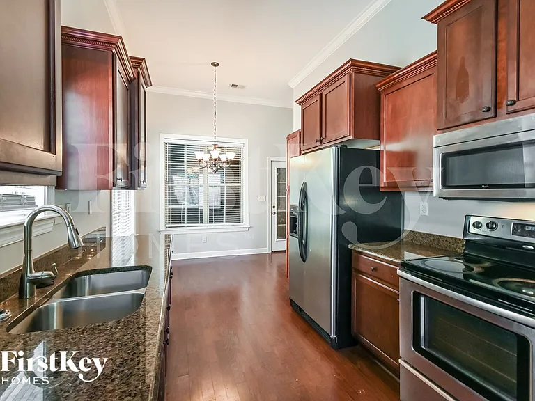 10258 Evening Hill Dr — Photo 6