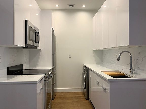 4th image of 1064 Madison Ave #10A