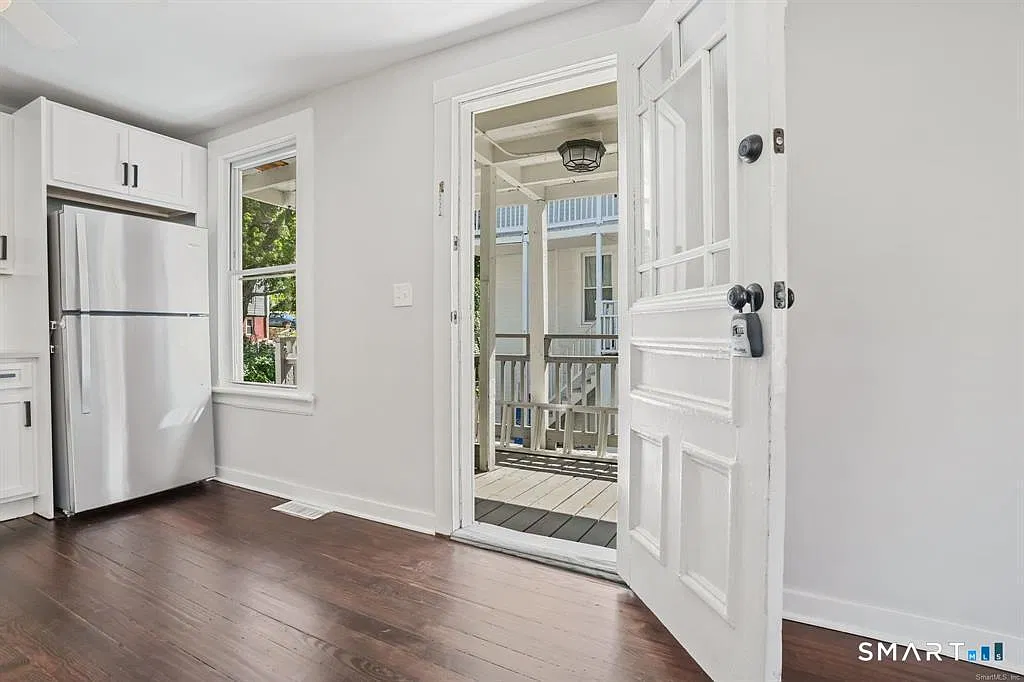 2 bed, 1.0 bath, 700 sqft, $1,800 — Photo 2