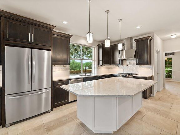 4th image of 11441 Carnelian Dr