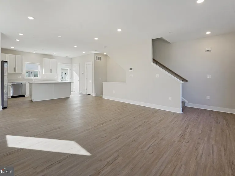 945 Sycamore Dr SE — Photo 29