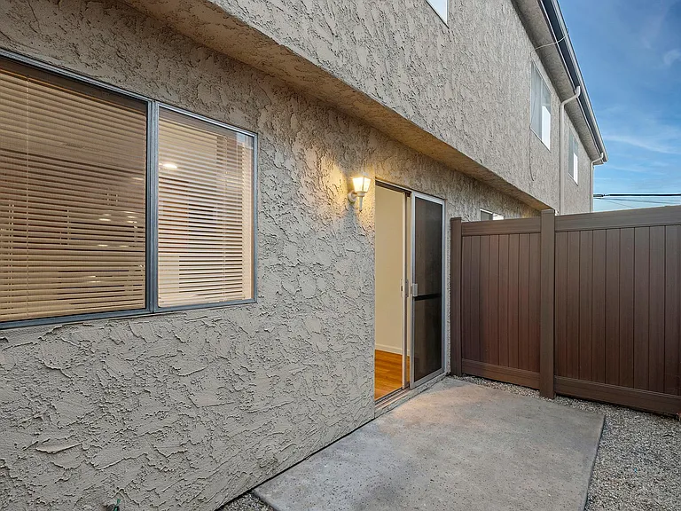 212 W Grand Ave #B — Photo 13
