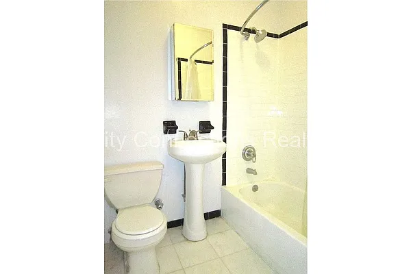 Rented by City Connections Realty | media 28