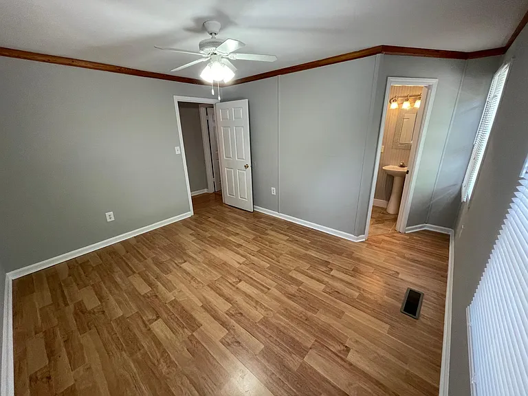 552 Pulaski St — Photo 48