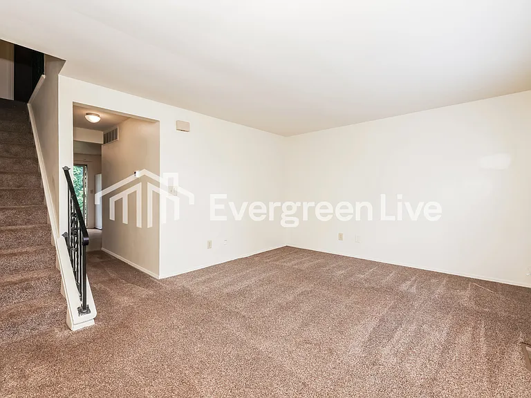 8021 Mount Hood Dr — Photo 4