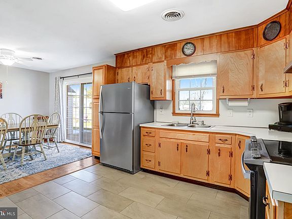 5th image of 7951 Yellow Springs Rd