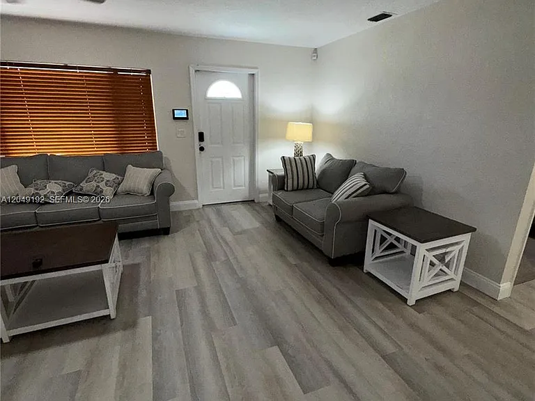 649 W Evanston Cir — Photo 6