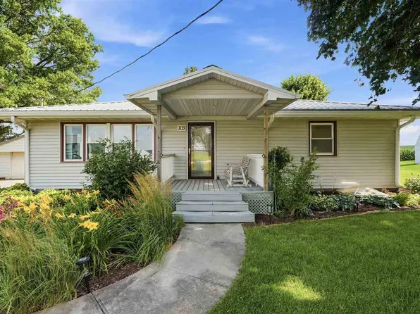 703 E State St, Williamsburg, IA 52361