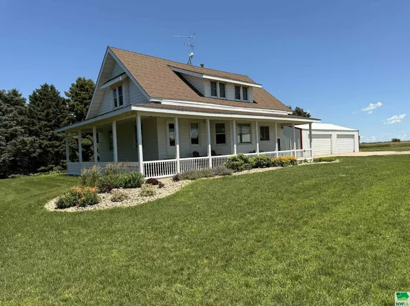 2156 Pierce Ave, Sibley, IA 51249