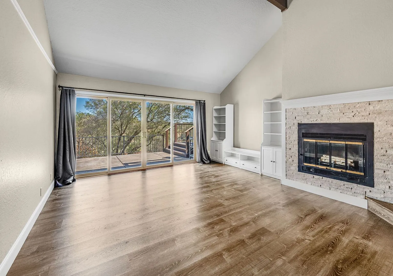 Spacious Folsom Townhome with Scenic Hill Views! — Photo 2