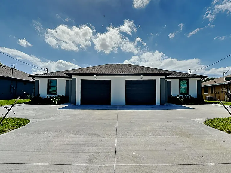 617 SE 9th St — Photo 1