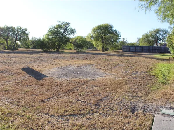 1479 Wildwood Trail Blvd, Kingsville, TX 78363