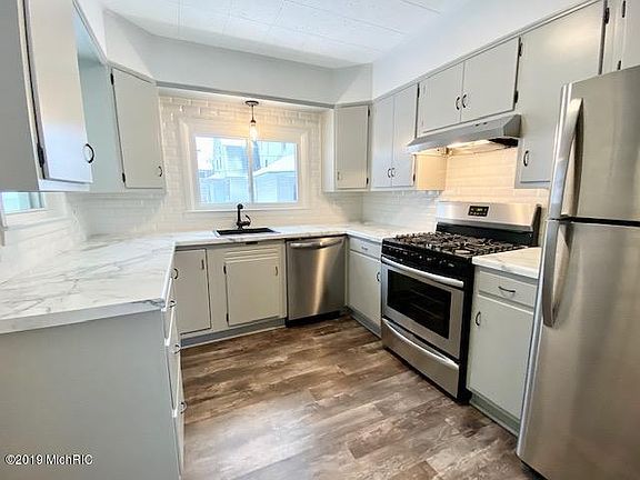 2nd image of 352 Carlton Ave SE