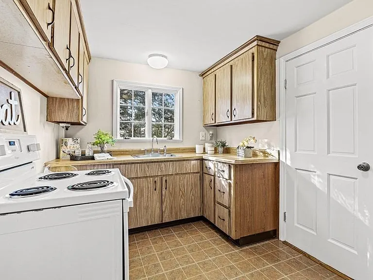 Kitchen staged