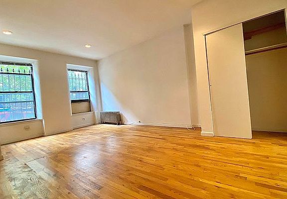 3rd image of 246 W 102nd St #Aa