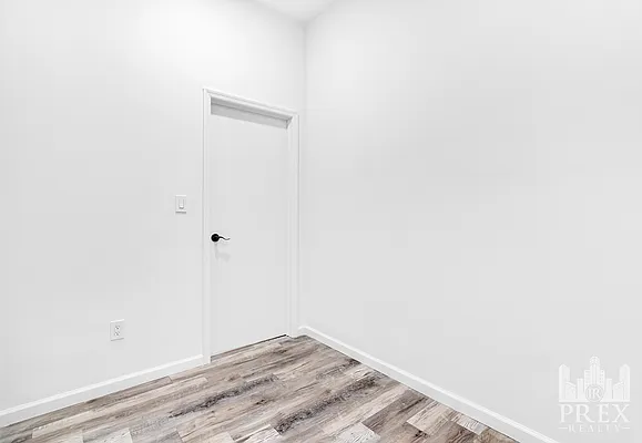 Rented by R New York | media 12