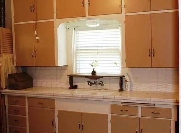 4th image of 704 N Sherman St
