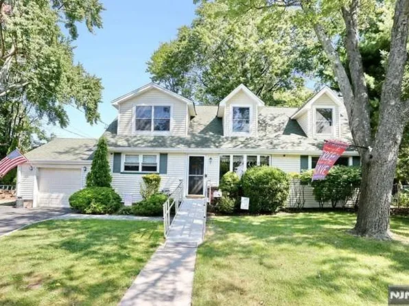 191 Oak Ln, New Milford, NJ 07646