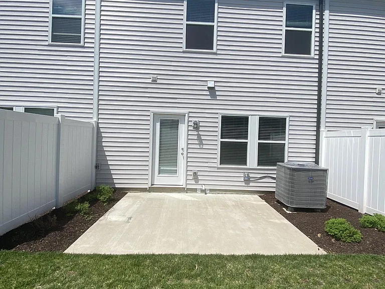 1550 Olympic Ln — Photo 3