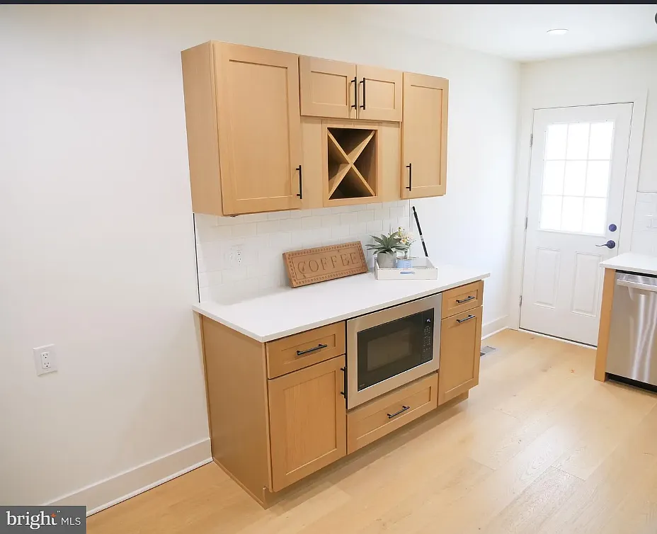 4 bed, 2365 sqft, $3,400 — Photo 4