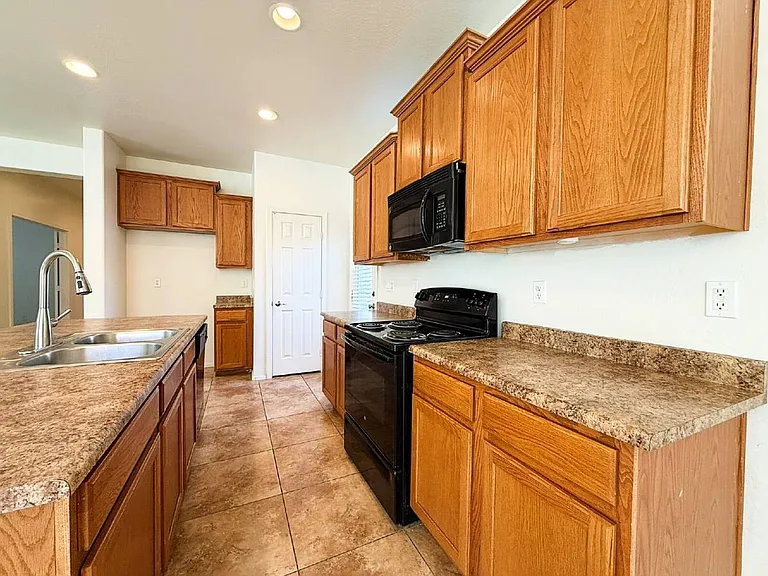 7255 W Palmaire Ave — Photo 7