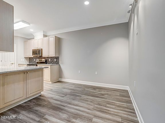5th image of 4522 MIDDLETON PARK Circle W